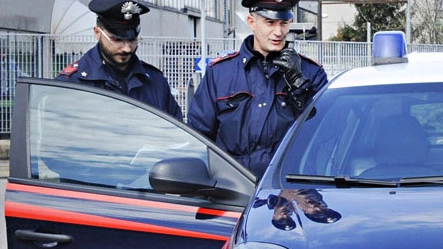 INDAGINI Sul posto sono intervenuti  i carabinieri, che hanno bloccato i tre dopo le botte incrociate  e li hanno arrestati