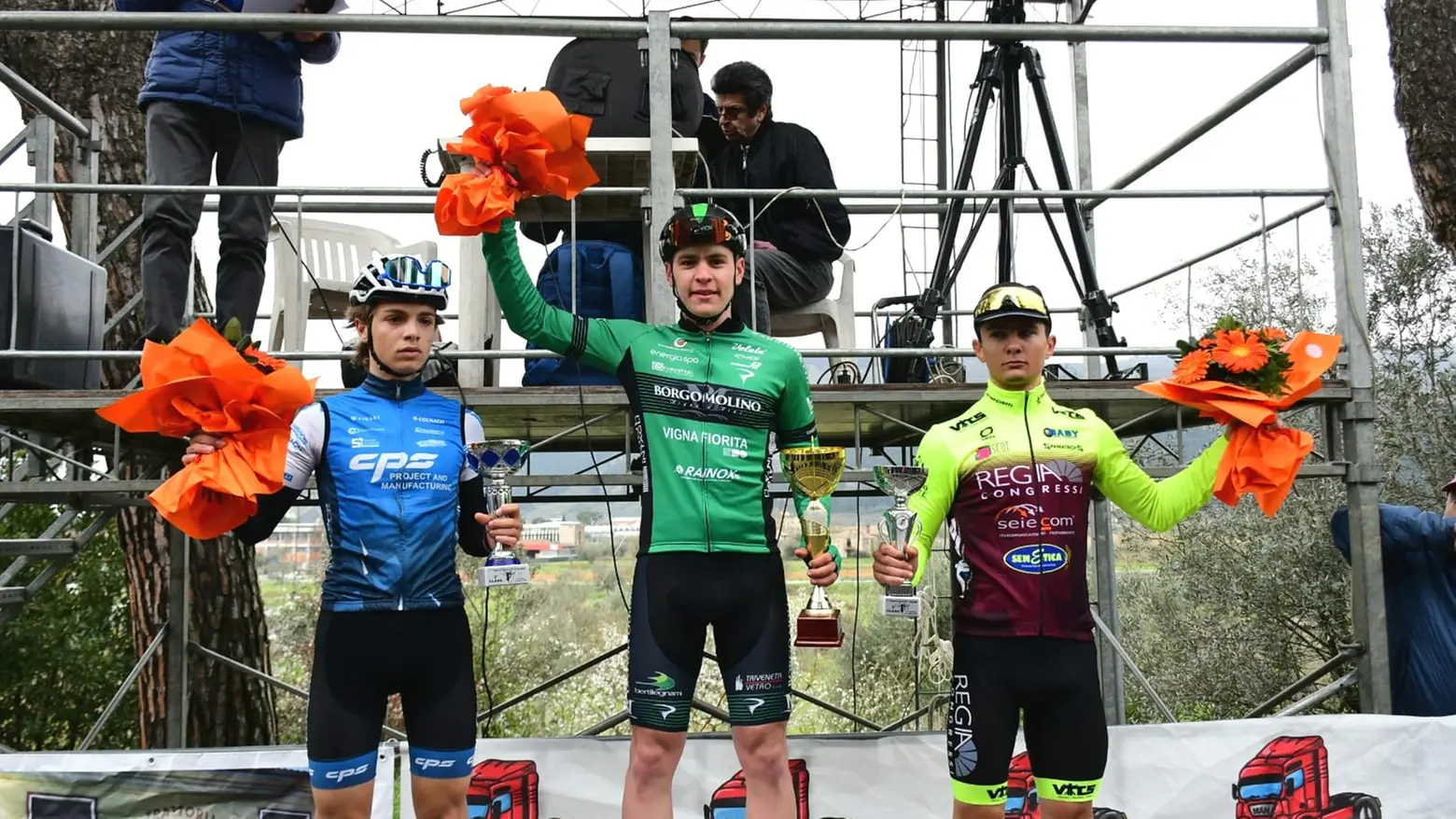 Il podio della gara juniores di Calenzano (Foto R. Fruzzetti)