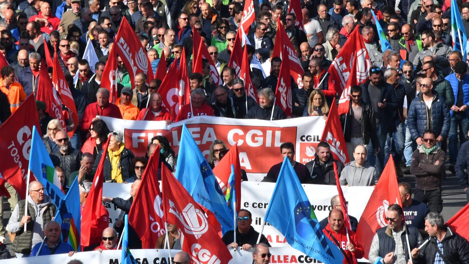 Il marmo ha incrociato le braccia Massiccia adesione per la sicurezza Il marmo ha incrociato le braccia Massiccia adesione per la sicurezza