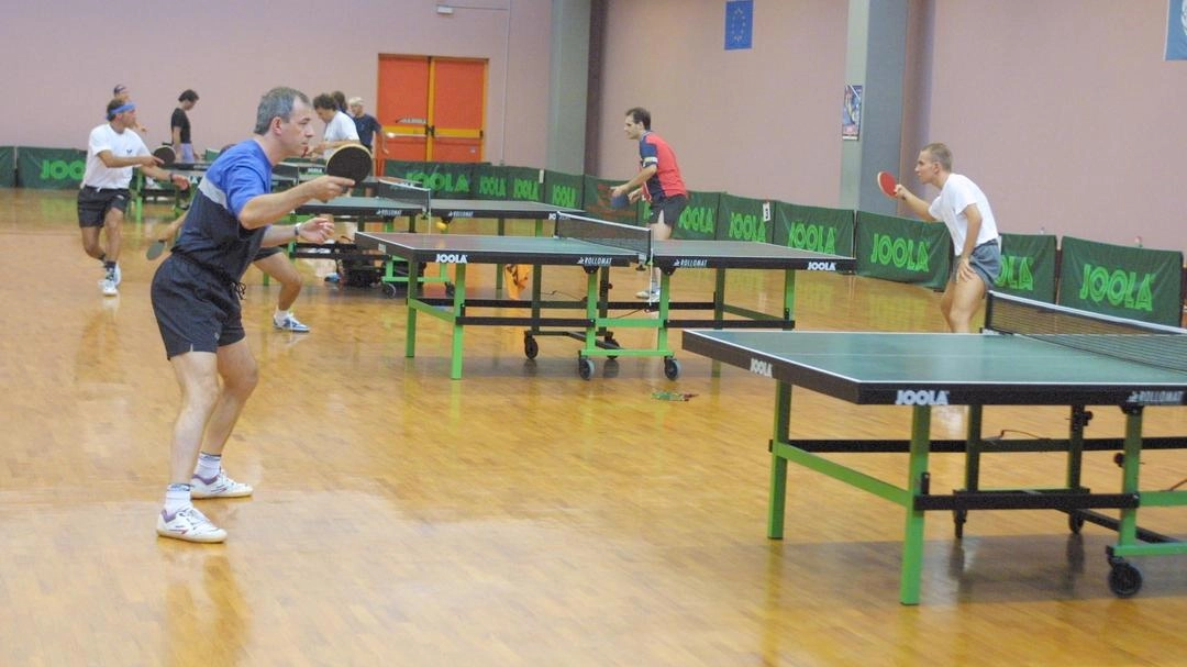 In piazza delle Carceri. Ping pong, che passione