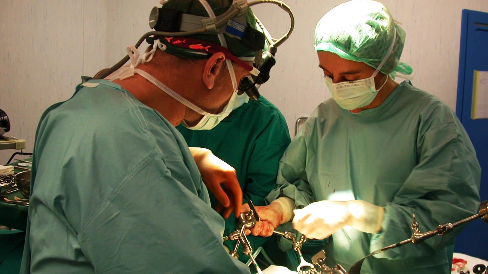 Chirurghi a lavoro (foto d'archivio)