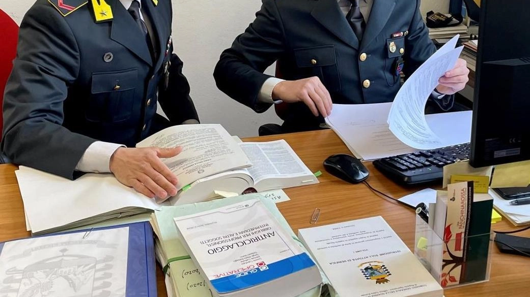 Società come bancomat. Cinque misure cautelari Società come bancomat. Cinque misure cautelari