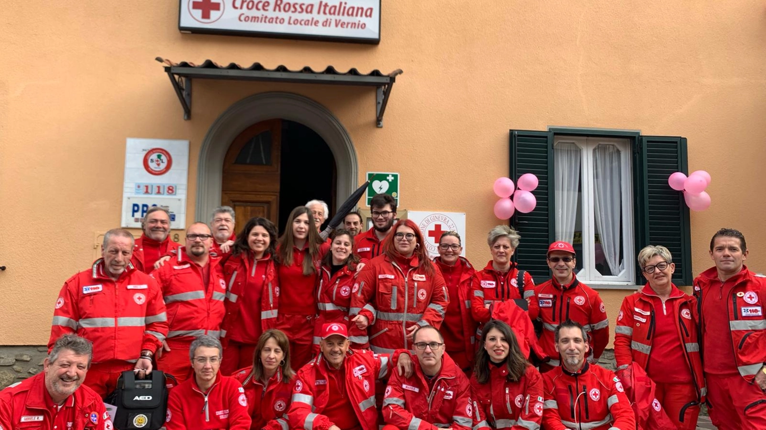 I volontari della Croce Rossa di Vernio (foto Regalami un sorriso onlus)