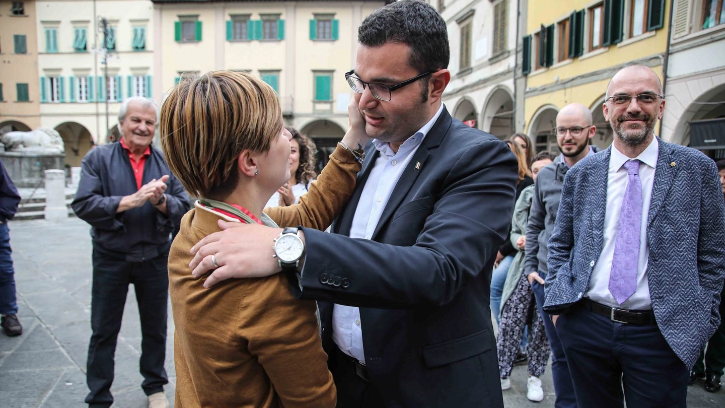 L'abbraccio fra Poggianti e Barnini (Fotocronache Germogli)