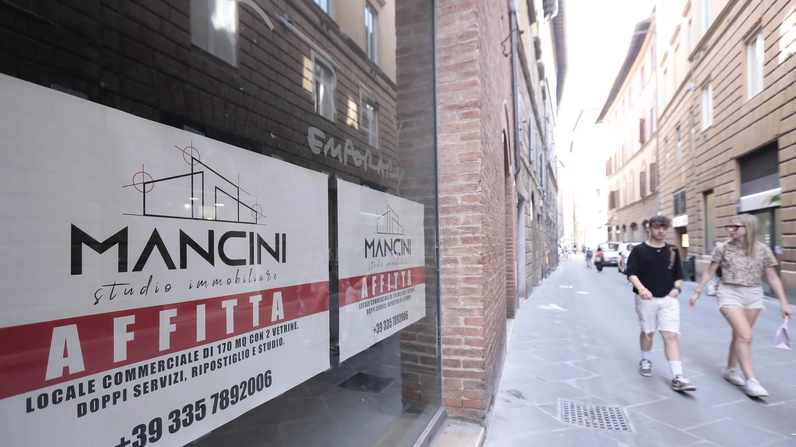 L’agonia della Siena del commercio Il deserto nelle vie dello shopping L’agonia della Siena del commercio Il deserto nelle vie dello shopping