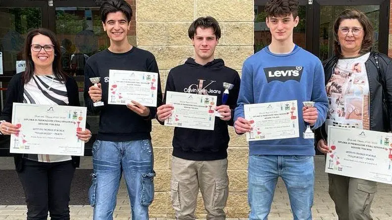 Il voto più alto è in  chimica  Trionfo del Buzzi ai Giochi  E gli studenti volano a Roma