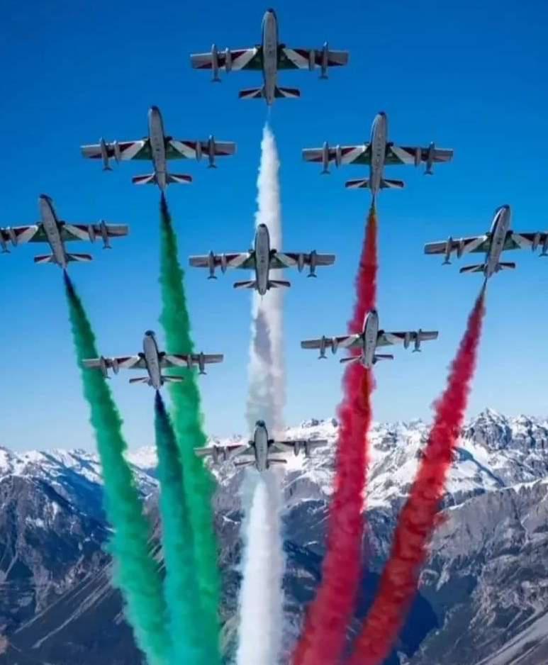 Spettacoli Frecce Tricolori 2024 Sissy Ealasaid