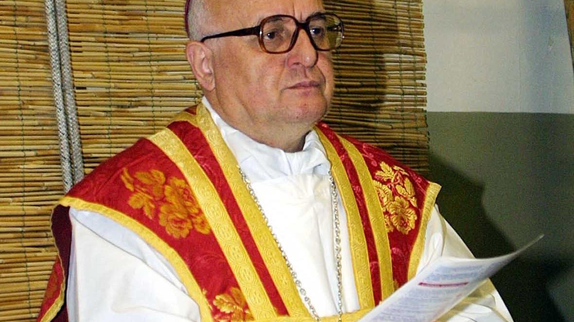 Vescovo Giovanni De Vivo (Foto Goiorani)