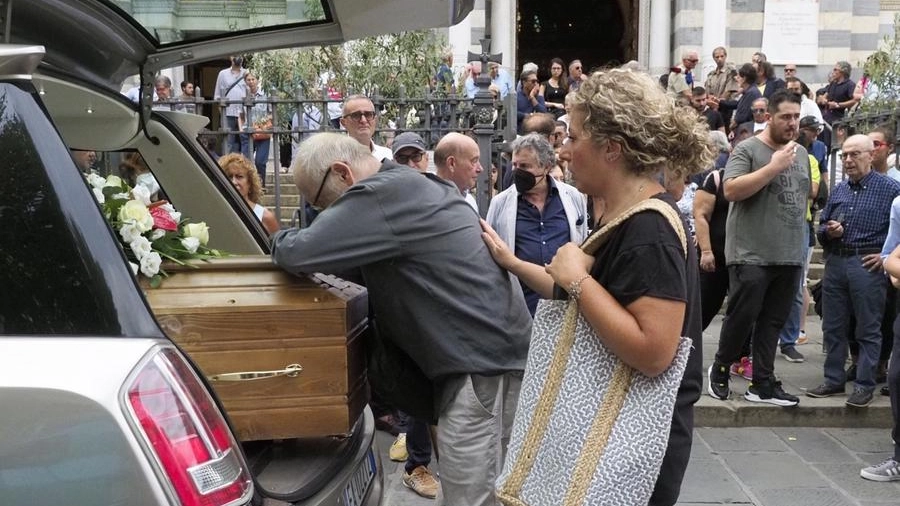 Un momento dei funerali di Mauro Frascatore