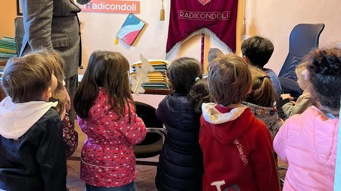 Radicondoli, tutti pazzi per la scuola  Aumenta il numero degli studenti  Il piccolo borgo è in controtendenza