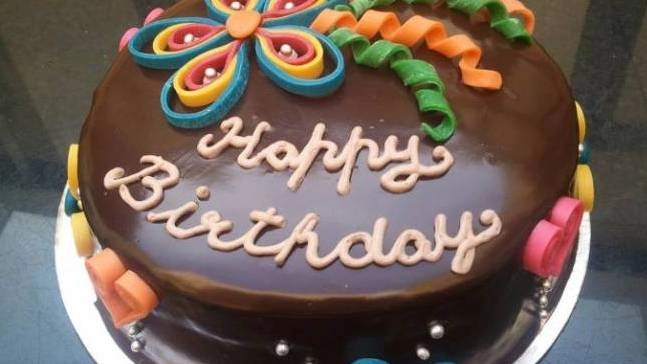 Una torta di compleanno in un'immagine di repertorio 