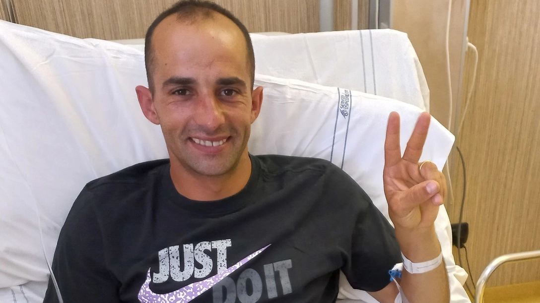Carlo Sanna in ospedale dopo l'operazione