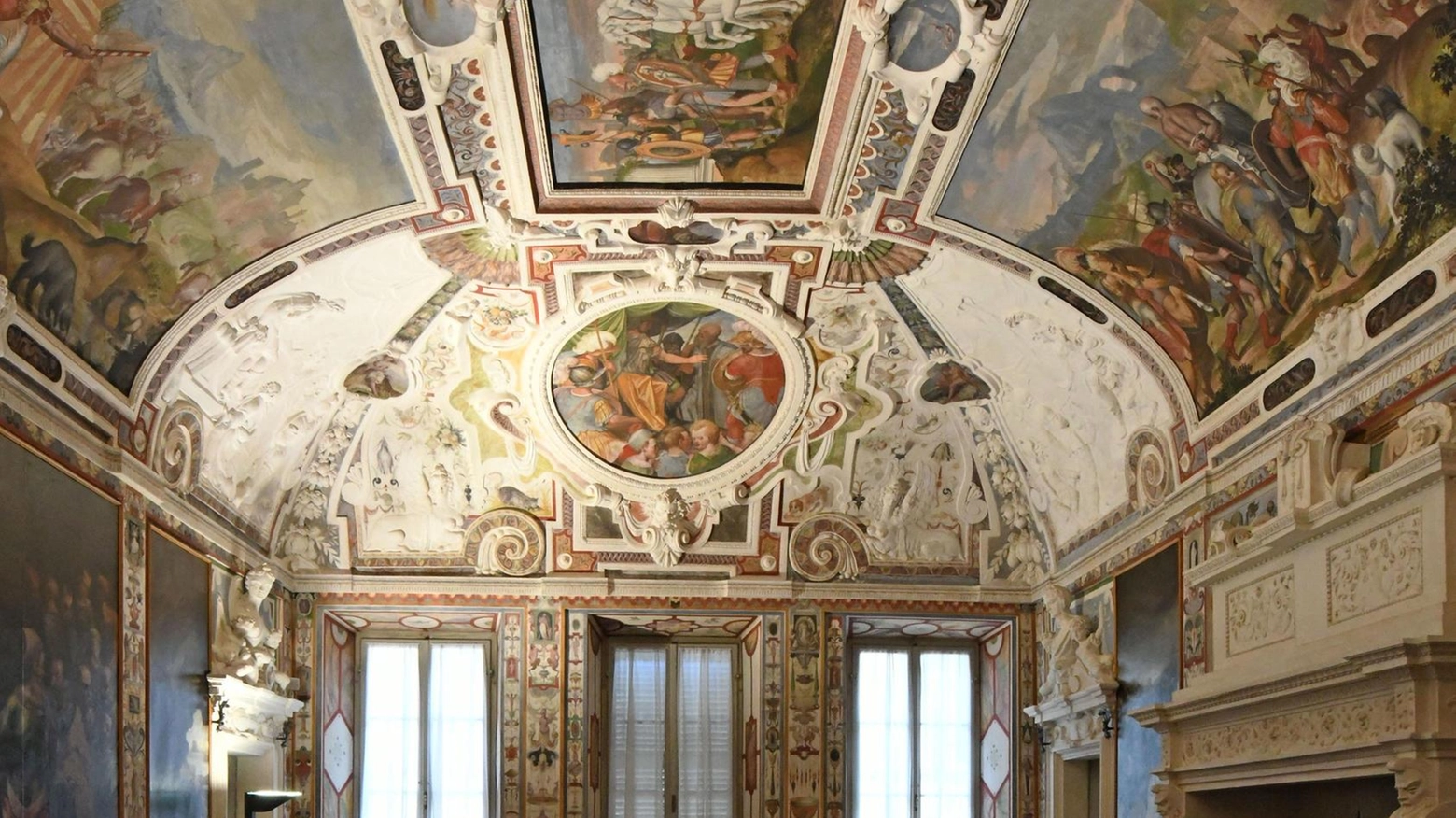 Palazzo Chigi . Piccolomini e villa Brandi. Aperture straordinarie Palazzo Chigi . Piccolomini e villa Brandi. Aperture straordinarie