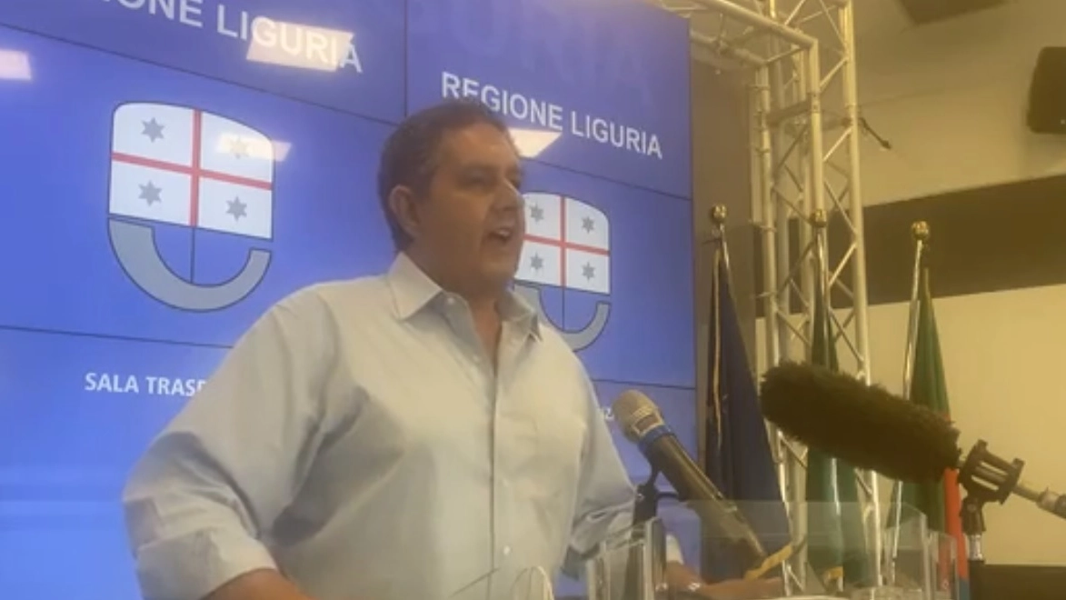 Il presidente della Liguria Giovanni Toti durante la conferenza stampa