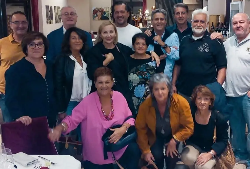 Si sono ritrovati i ragazzi del 1963. Una felice conviviale a Bocca d’Ersa