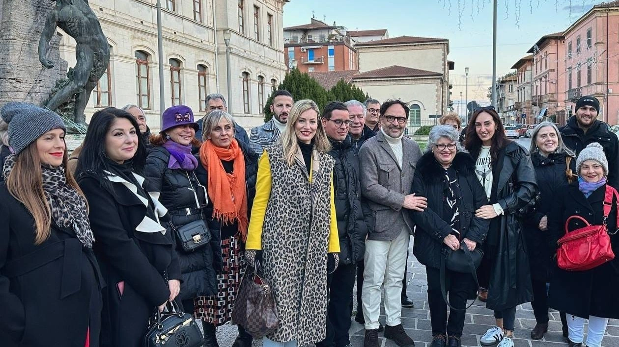 45 artisti, umbertidesi e non, esporranno le loro opere in una mostra "en plen air" lungo via Garibaldi. Inaugurata domenica, la mostra "Presepe d'autore" sarà visibile fino al 7 gennaio ed è patrocinata dal Comune.
