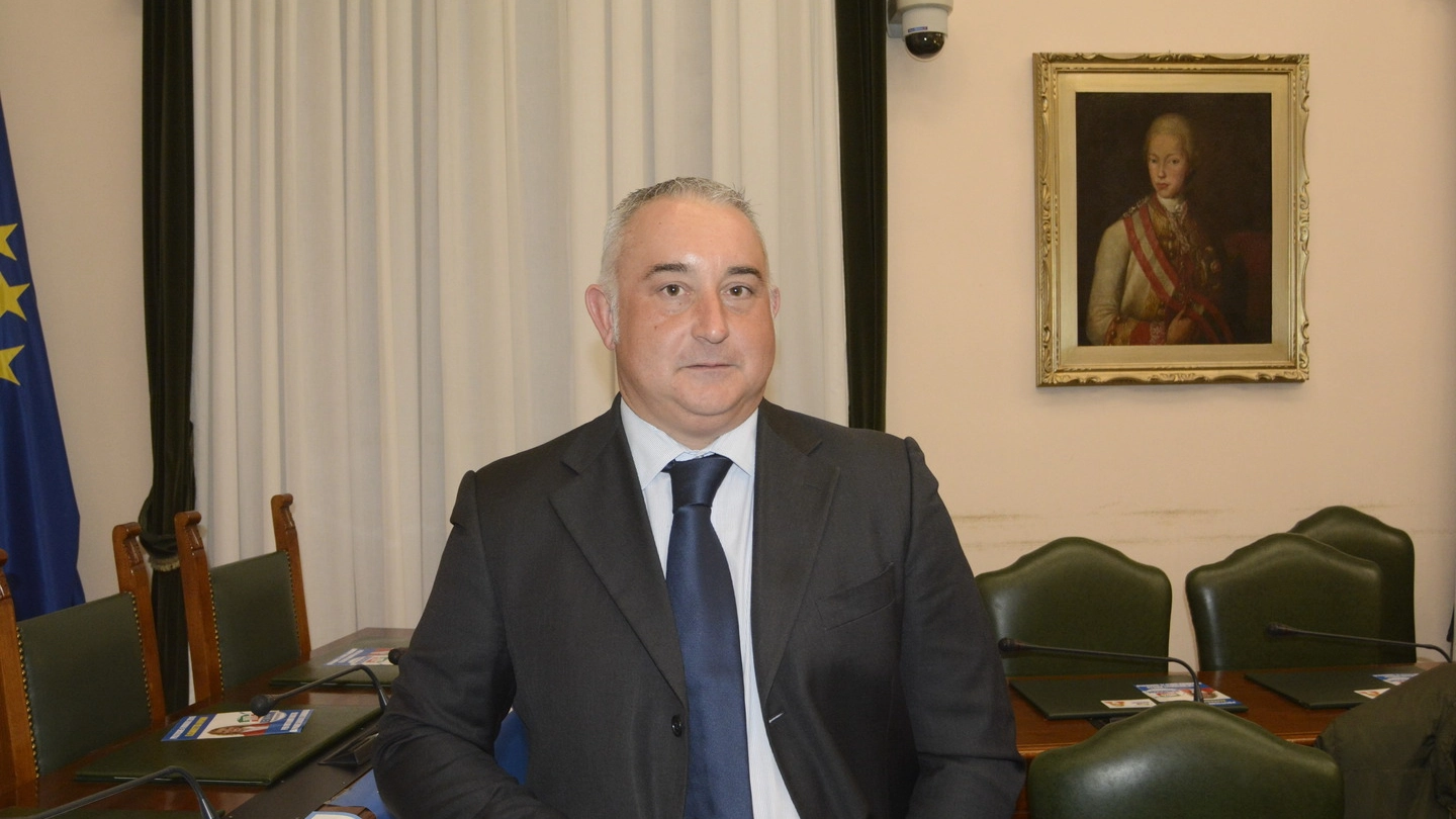 L'ex sindaco torna in carica dopo il commissariamento del Comune