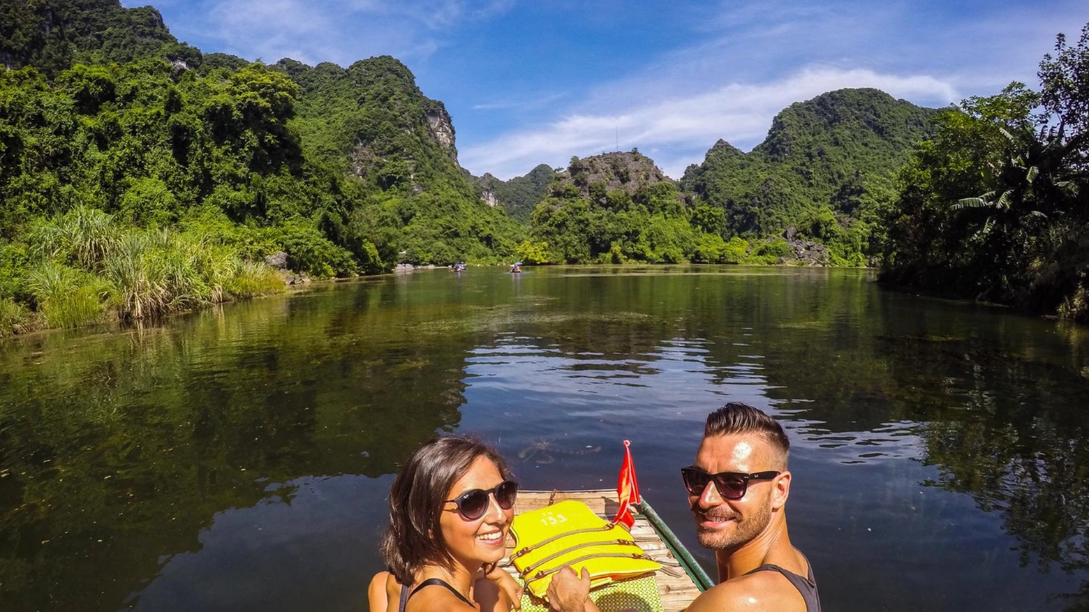 Serena e Francesco durante un viaggio in Vietnam