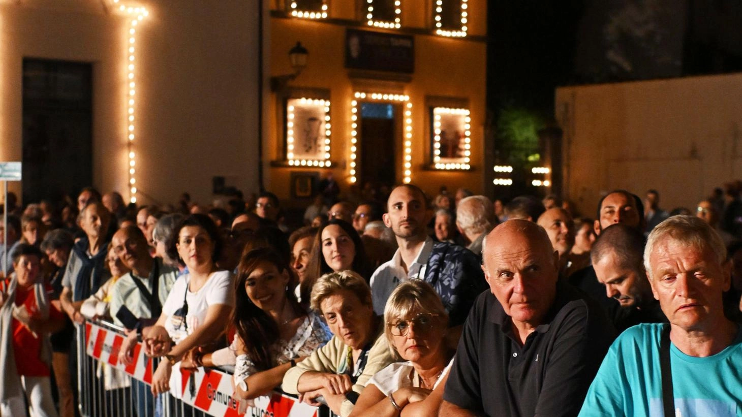La storia si rinnova. Campanari e lumini per una festa millenaria. Le foto più belle La storia si rinnova. Campanari e lumini per una festa millenaria. Le foto più belle