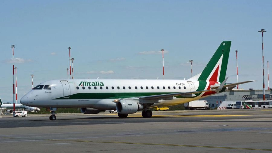 Un aereo Alitalia all'aeroporto di Fiumicino