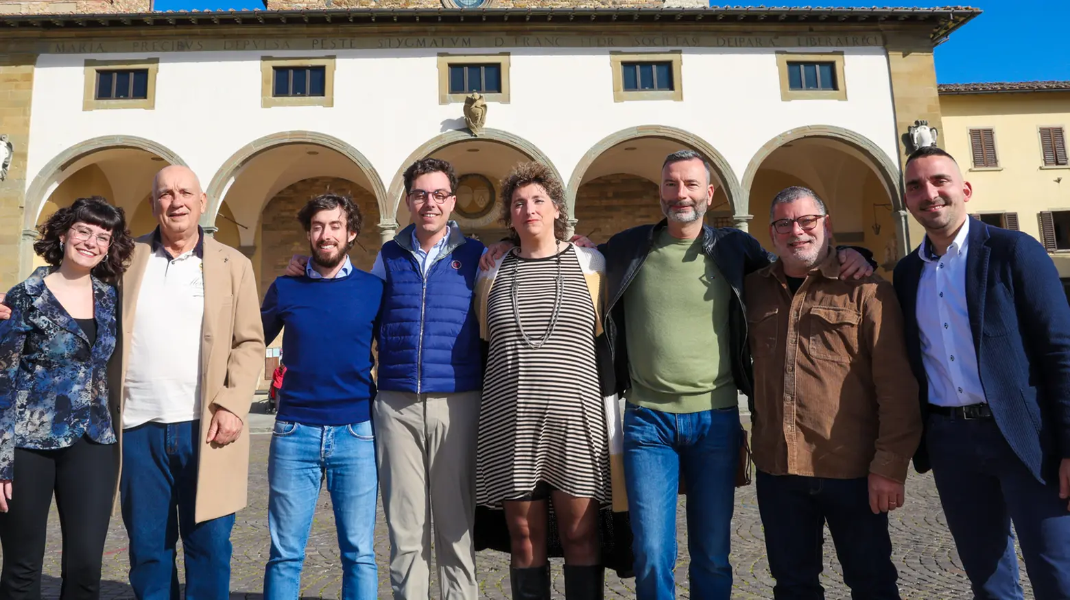 Matteo Zoppini (quarto da sinistra) con la sua lista civica (Fotocronache Germogli) Matteo Zoppini (quarto da sinistra) con la sua lista civica (Fotocronache Germogli)
