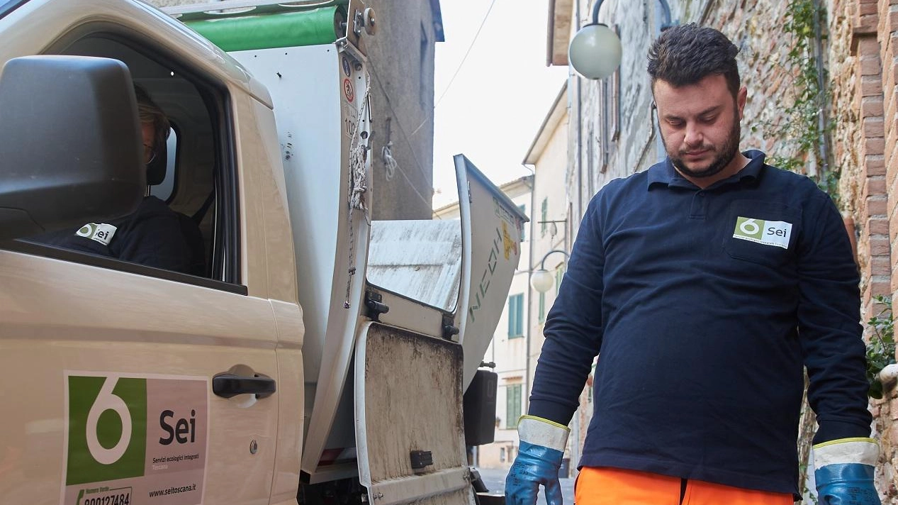 La novità Da domani prende via la raccolta rifiuti porta a porta La novità Da domani prende via la raccolta rifiuti porta a porta