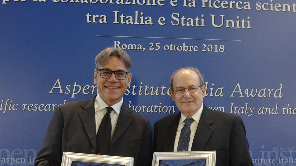 Luca Bindi (a sinistra) e Paul J.Steinhardt all'Istituto Aspen a Roma