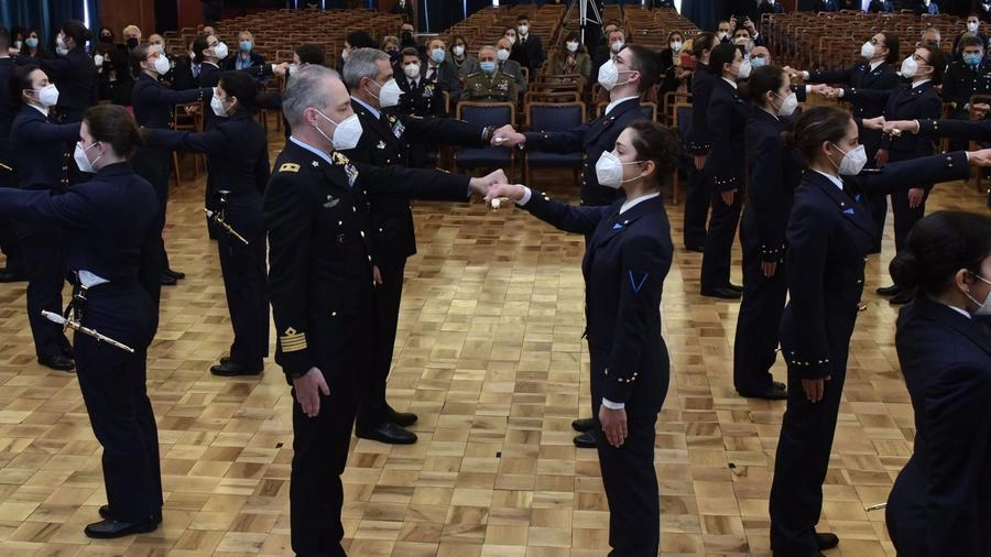 Gli allievi della Douhet ricevono lo spadino Gli allievi della Douhet ricevono lo spadino