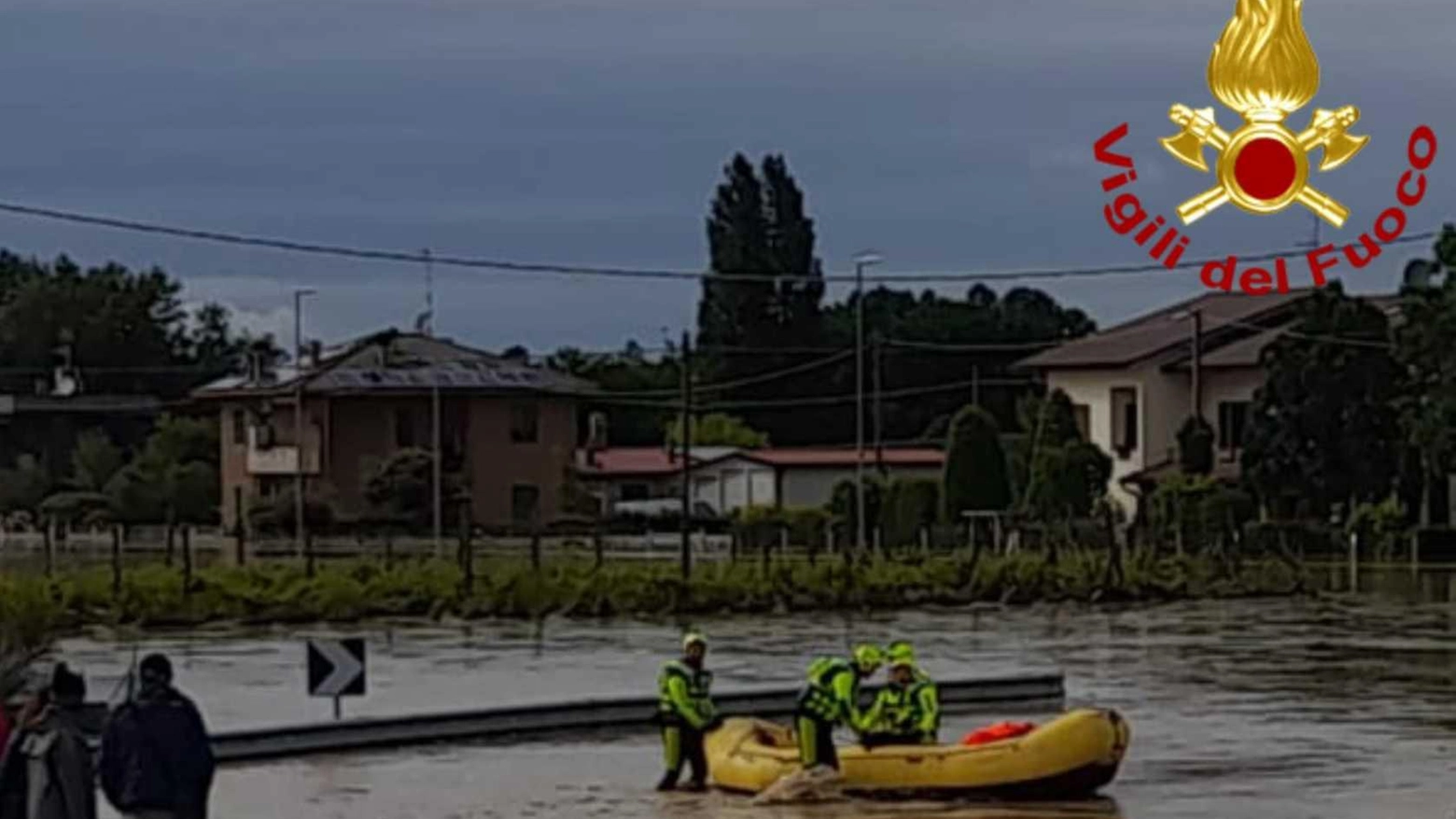 "La Romagna sommersa"  I vigili del fuoco in azione