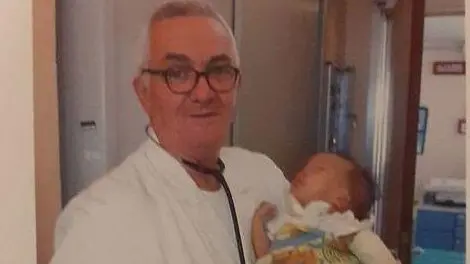 Renzo Bresci, il medico dei bambini Emozioni e ricordi di 40 anni in corsia Renzo Bresci, il medico dei bambini Emozioni e ricordi di 40 anni in corsia