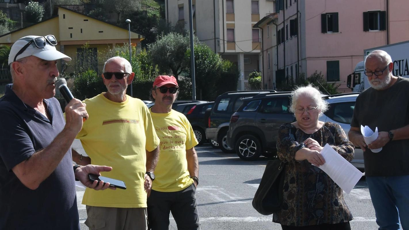 Sit-in per difendere i servizi sanitari. Assemblea pubblica e consiglio ad hoc Sit-in per difendere i servizi sanitari. Assemblea pubblica e consiglio ad hoc