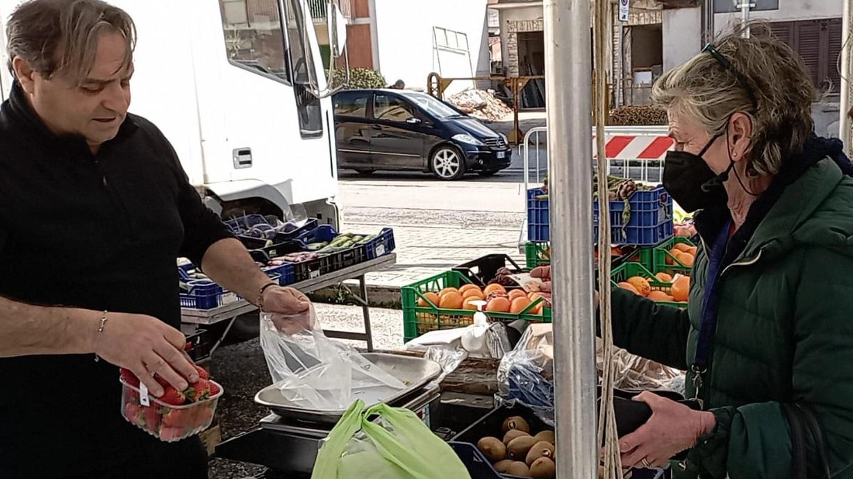 Sisma, segnali di rinascita  Torna il mercatino  e a breve riapre la coiffeur