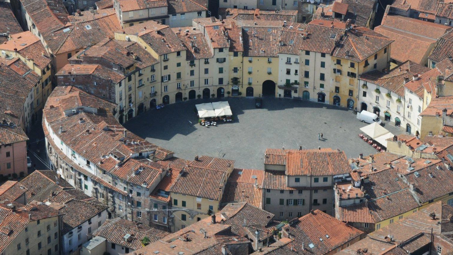 Per i ristoratori va tutto bene “L’Anfiteatro non è una mangiatoia ma uno spettacolo per i visitatori“ Per i ristoratori va tutto bene “L’Anfiteatro non è una mangiatoia ma uno spettacolo per i visitatori“