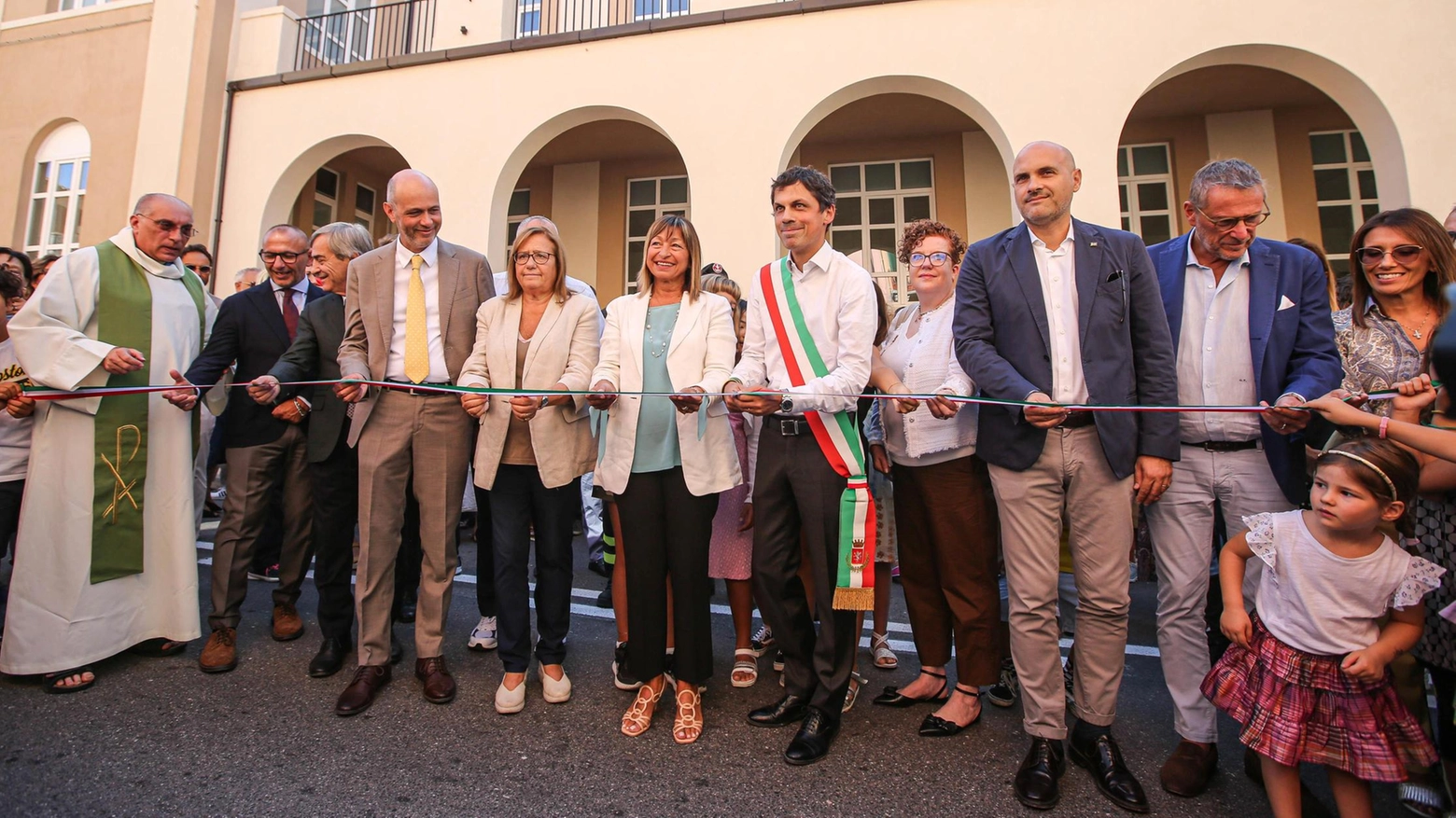Festa per la Ciabatti "La scuola del quartiere è tornata solida e bella" Tre milioni di lavori Festa per la Ciabatti "La scuola del quartiere è tornata solida e bella" Tre milioni di lavori