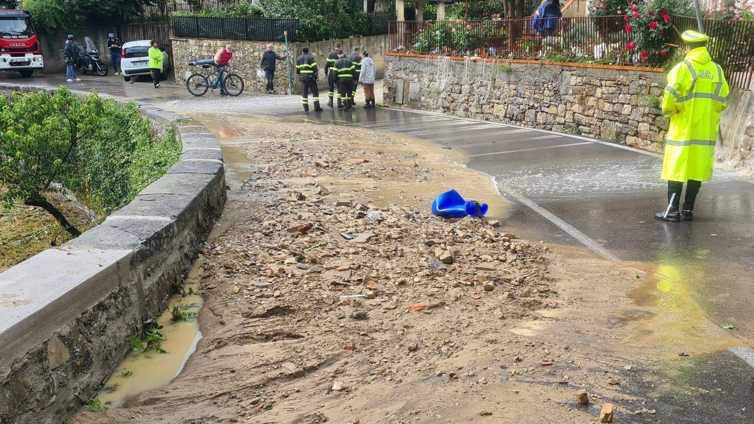 Una strada di Bagno a Ripoli allagata dopo il temporale di mercoledì  