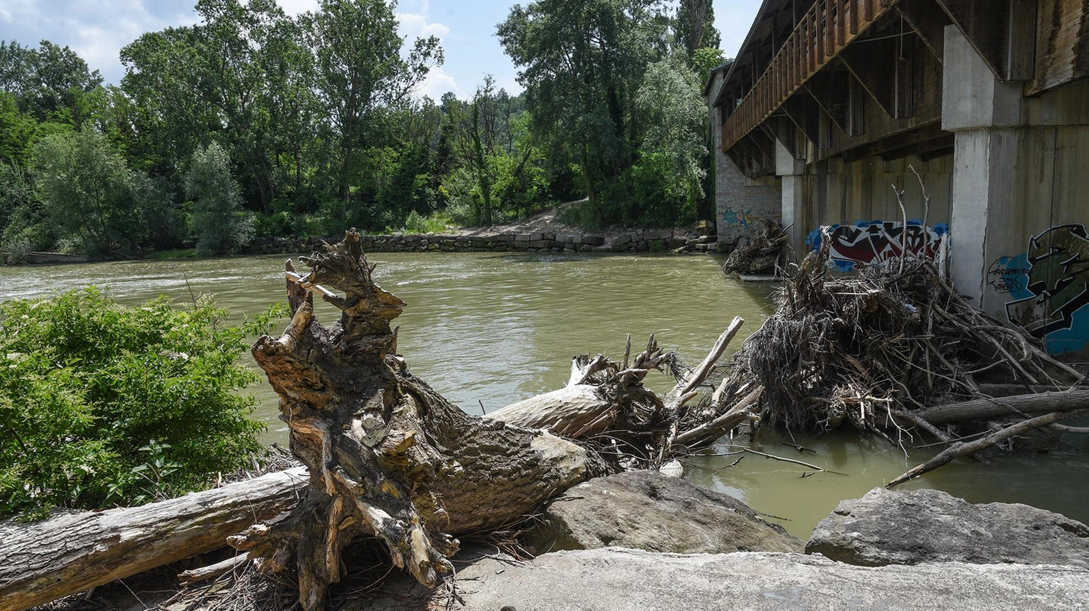 Rischio idrogeologico  "Fiumi sorvegliati speciali  e monitoraggio del suolo"