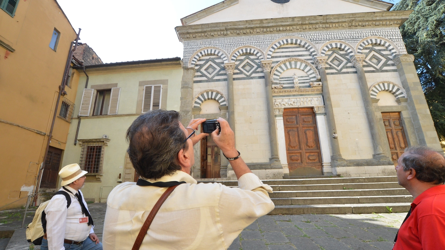 L'ingresso della bellissima chiesa di Sant'Andrea (Luca Castellani/FotoCastellani)