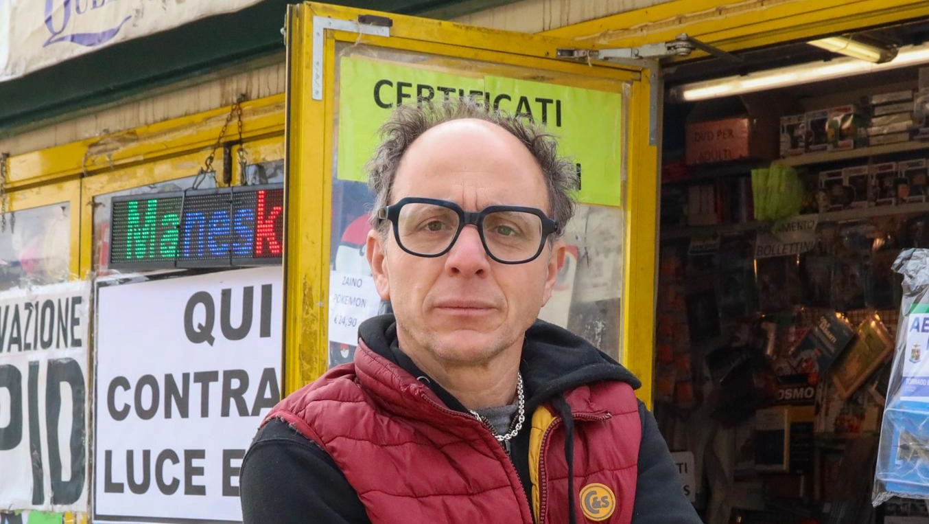 L'edicolante Paolo Colella (foto Germogli) L'edicolante Paolo Colella (foto Germogli)