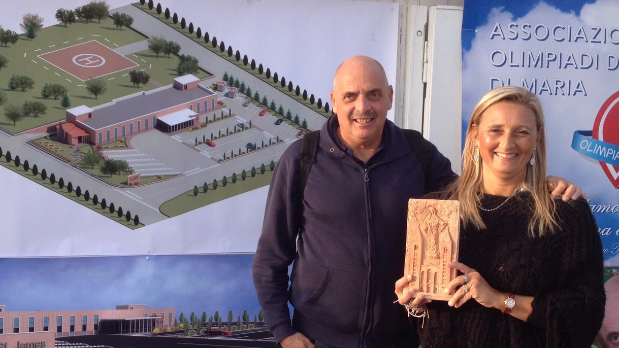 Paolo Brosio con Elena Benvenutti vice presidente delle Olimpiadi del Cuore e presidente della Fondazione bosniaca che si occuperà dell’ospedale a Medjugorje