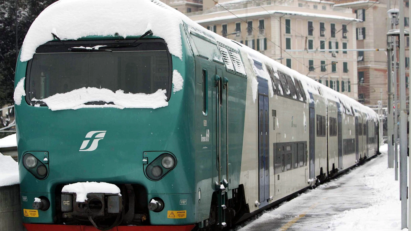 Un'immagine di repertorio di un treno nella neve 