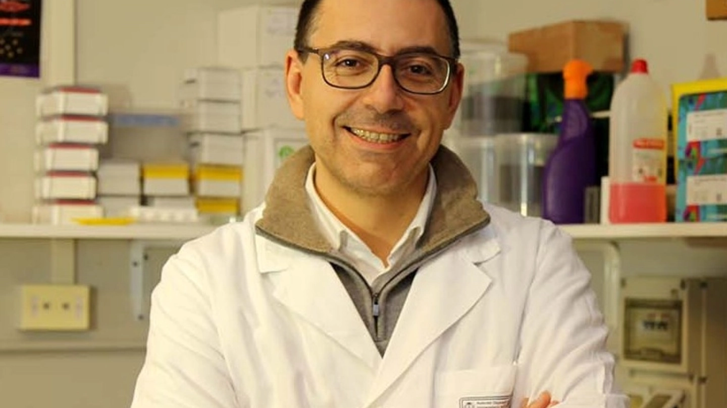 Il reumatologo Luca Cantarini  del policlinico le Scotte di Siena