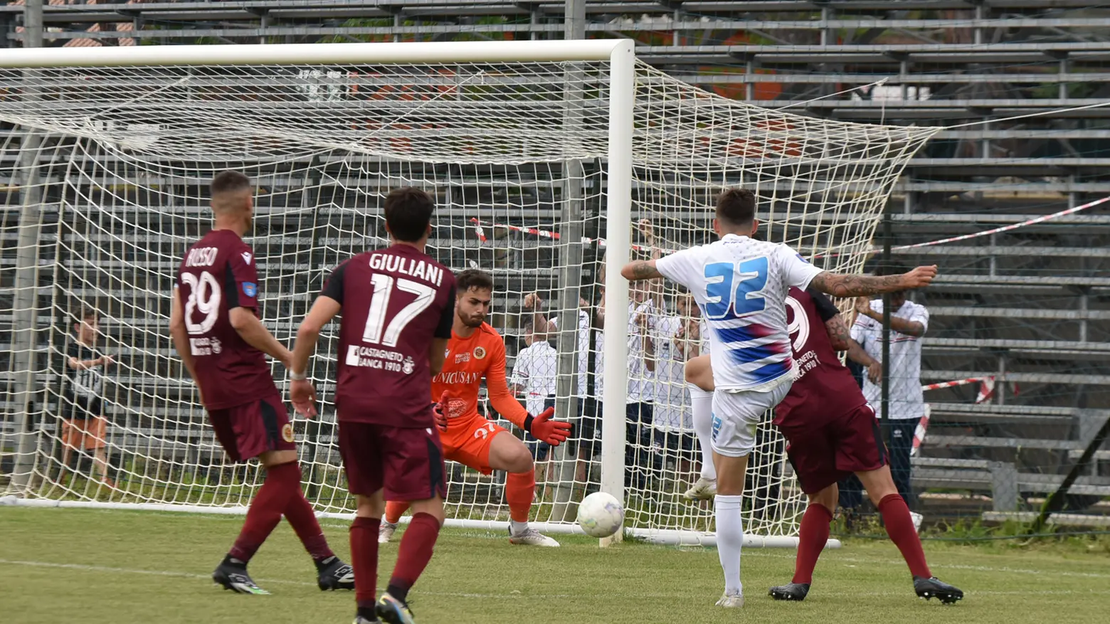 Un momento di Follonica Gavorrano-Livorno (Foto Agostini) Un momento di Follonica Gavorrano-Livorno (Foto Agostini)