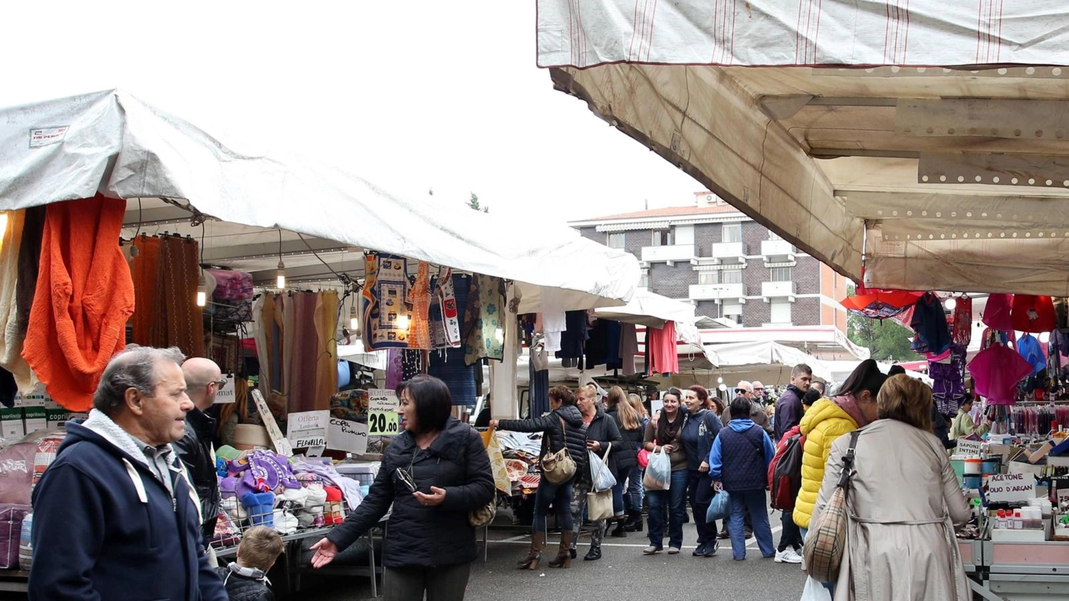 Test al mercato. Nuovi orari per il Fierone Test al mercato. Nuovi orari per il Fierone