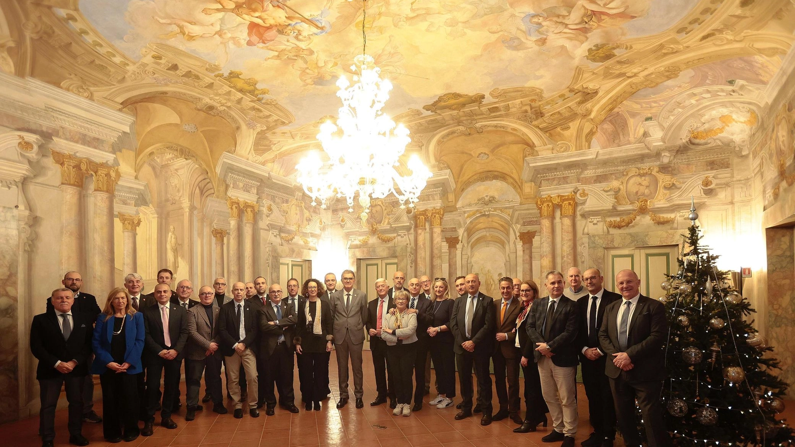 Fondazione Mps e Contrade di Siena si incontrano per rinnovare il loro forte legame storico e condividere valori. Il presidente della Fondazione conferma il protettorato e progetti per valorizzare il patrimonio locale.