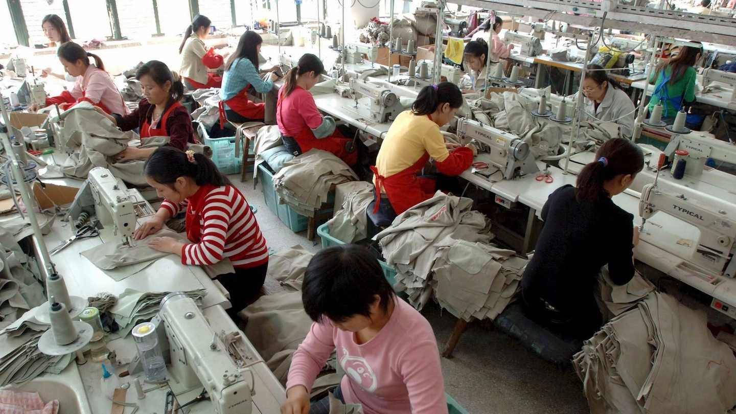 Prato operai del settore tessile (foto di repertorio)