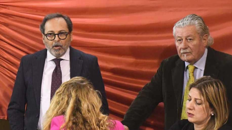 Incoronato sbotta: "Chiamo i vigili". Persiani: "Ho avuto paura a parlare" Incoronato sbotta: "Chiamo i vigili". Persiani: "Ho avuto paura a parlare"
