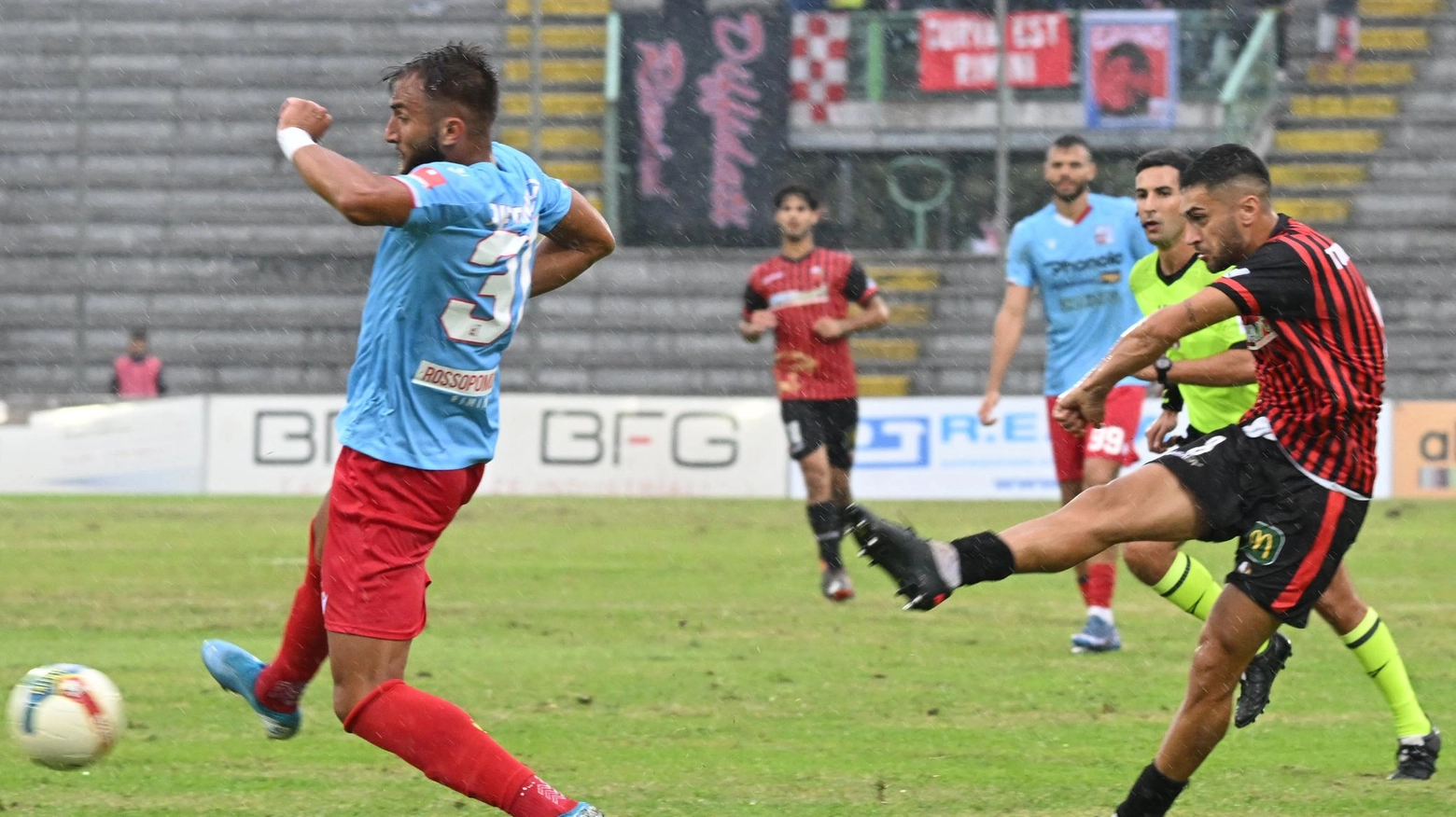 Lucchese, "calcio" al Siena: sorpasso in campionato Lucchese, "calcio" al Siena: sorpasso in campionato