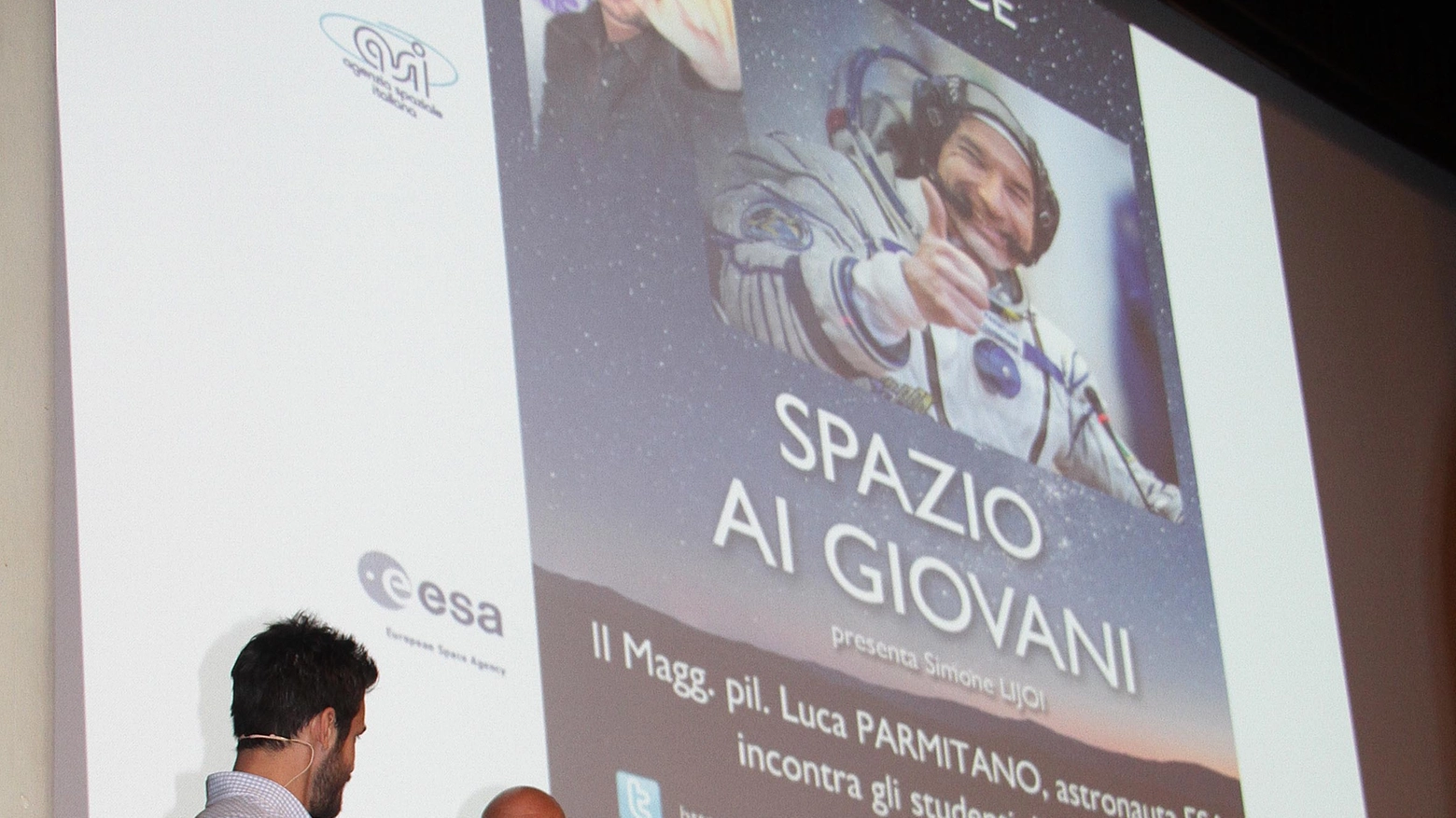 L'astronauta Parmitano sul palco (New Press Photo)