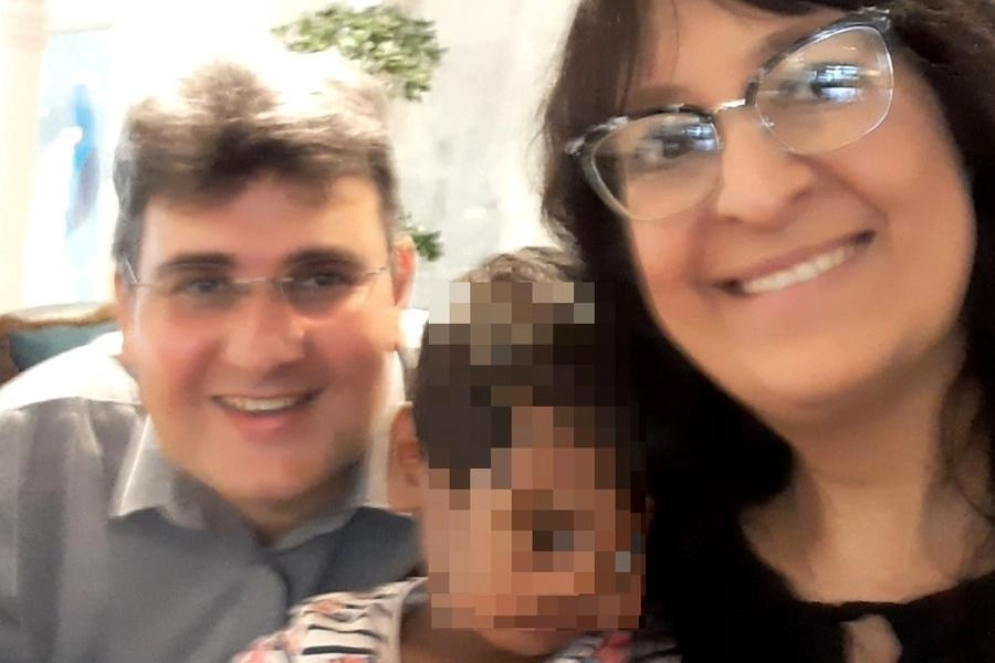Enzo Galli e la moglie Simonetta Filippini con la piccola Mariam Gemma