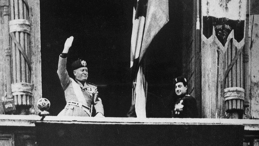 Come cadde Benito Mussolini e si arrivò alla Liberazione?